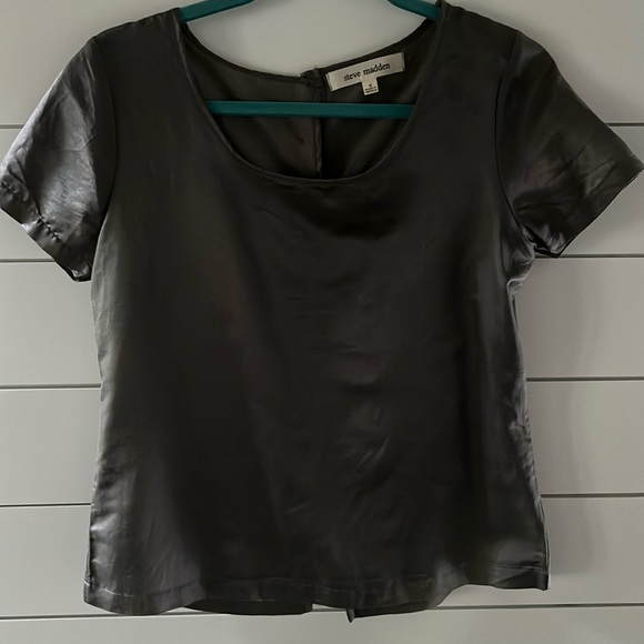 Steve Madden Tops - Steve Madden short sleeve gray blouse with decorative button up back.